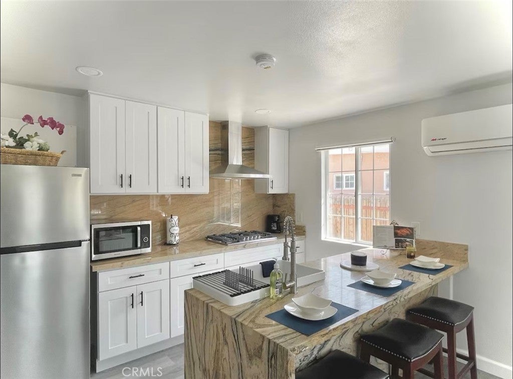 Photo of Listing #IV25273028