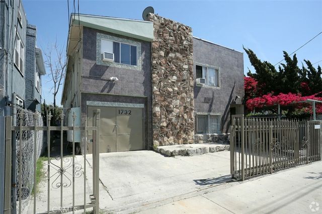 1732 S New England, Los Angeles
