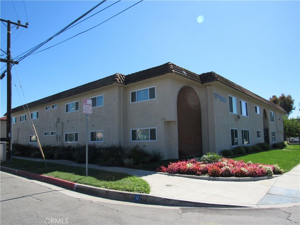 17100 Downey Avenue, Bellflower