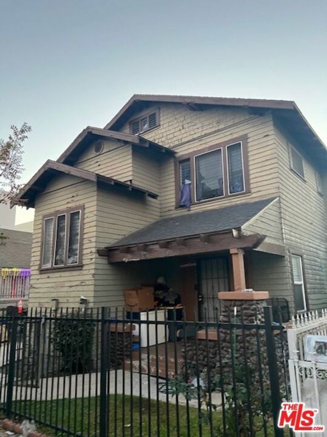 4911 S Normandie Avenue, Los Angeles