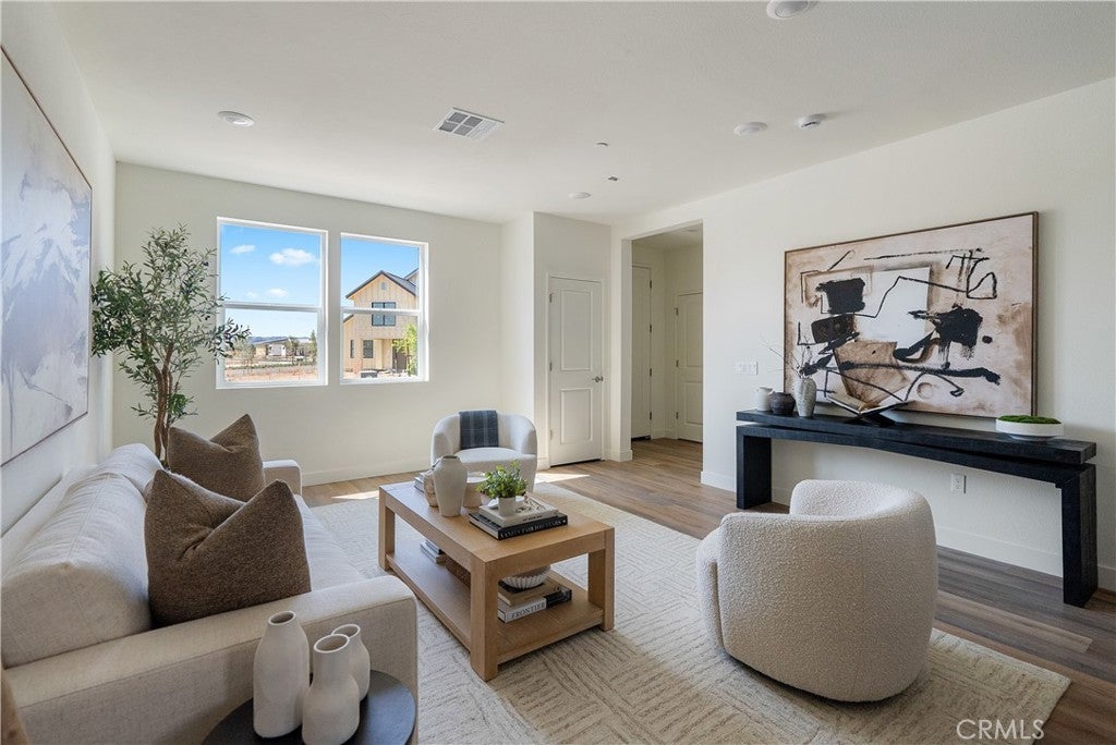 Photo of Listing #PW25279430