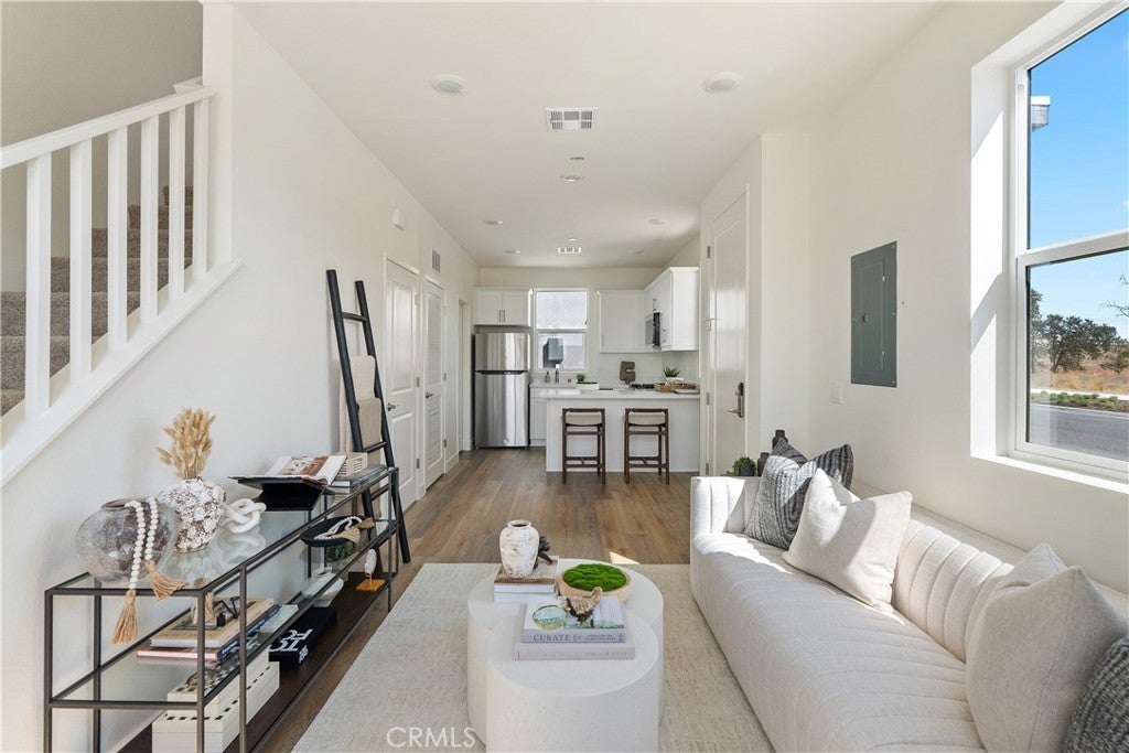 Photo of Listing #PW25279456