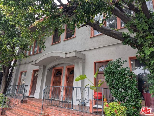 5667 Franklin Avenue, Los Angeles