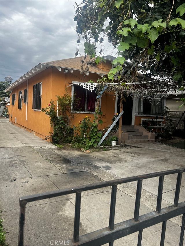 1221 W 38th, Los Angeles