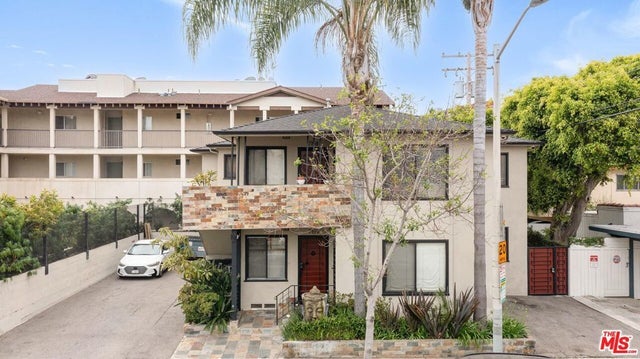 7154 Lexington Avenue, West Hollywood