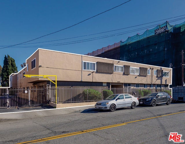 10130 S Inglewood Avenue, Inglewood