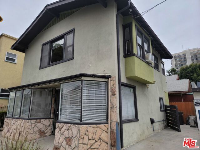 702 Cedar Avenue, Long Beach