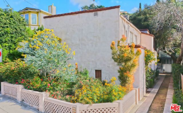 2634 N Beachwood Drive, Los Angeles