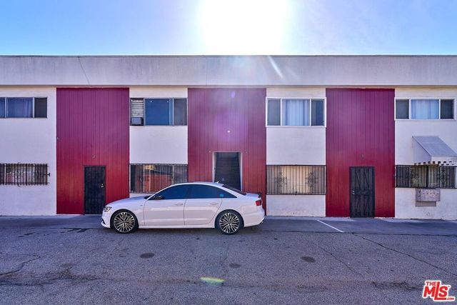 3568 S Budlong Avenue, Los Angeles