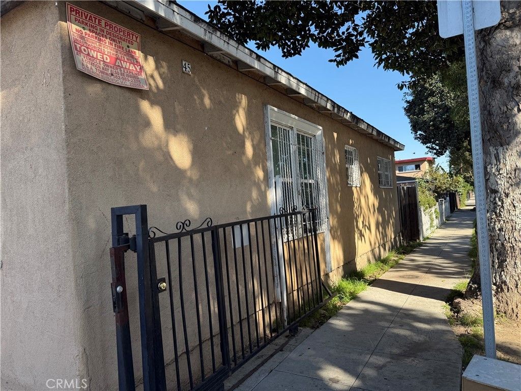 45 E 69th Way, Long Beach