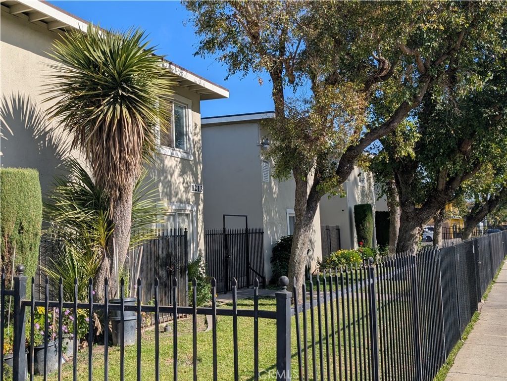 1213 W Brook, Santa Ana