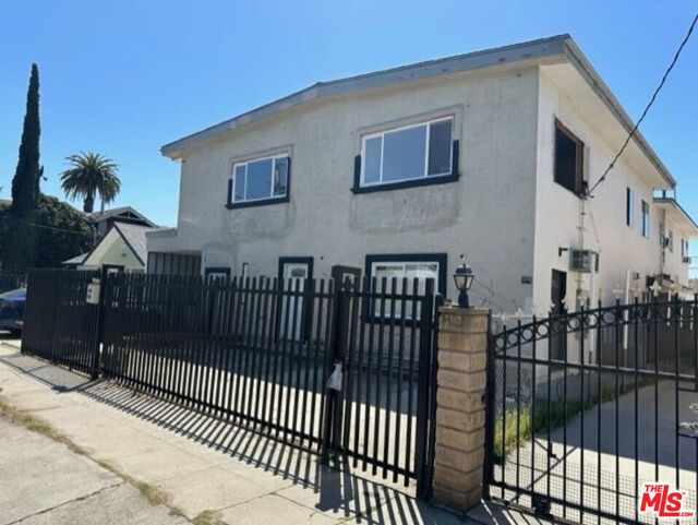 4534 Kingswell Avenue, Los Angeles