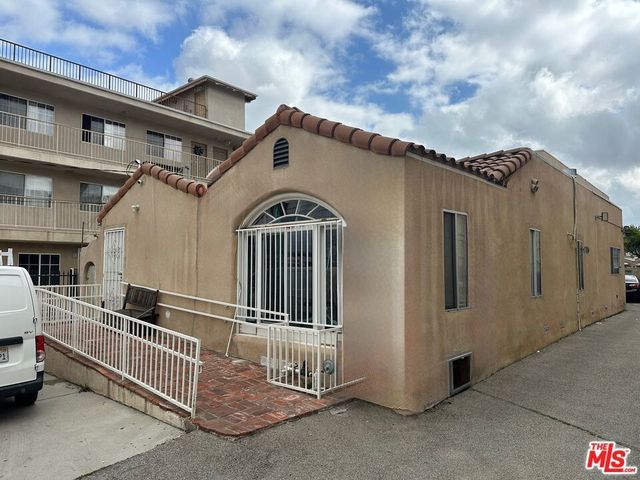 7304 Canby Avenue, Reseda