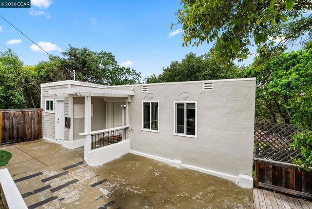 2220 S Crest Ave, Martinez