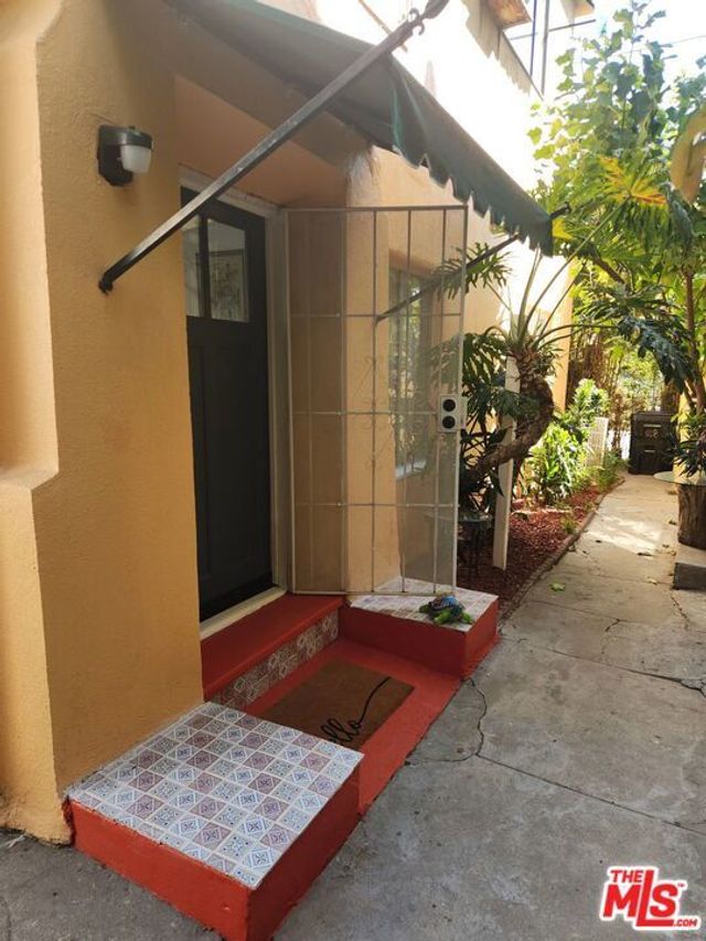 1028 N Hayworth Avenue, West Hollywood