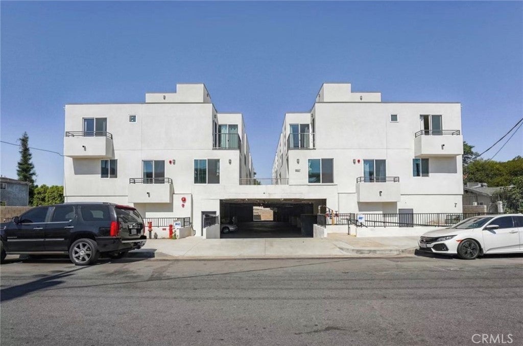 8837 Burnet Avenue, North Hills