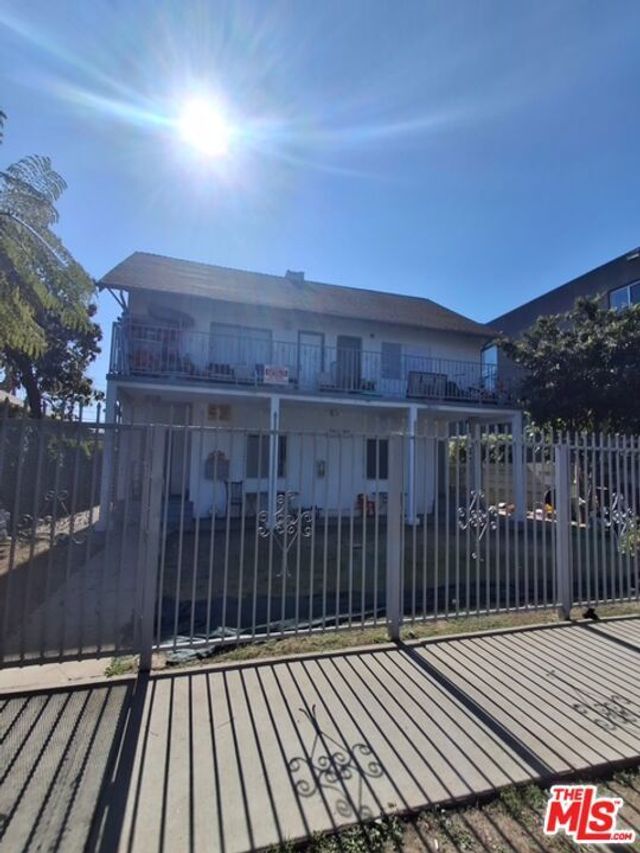 5736 Camerford Avenue, Los Angeles