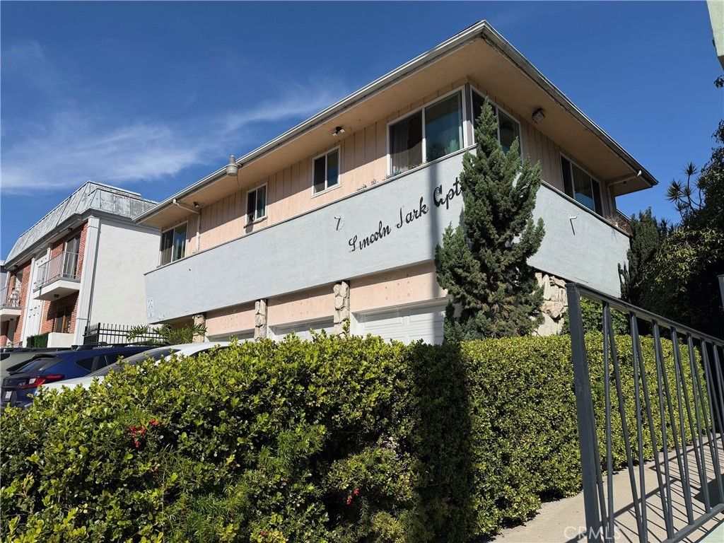 1129 Lincoln Boulevard, Santa Monica