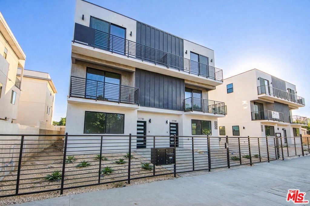 Photo of Listing #26661853