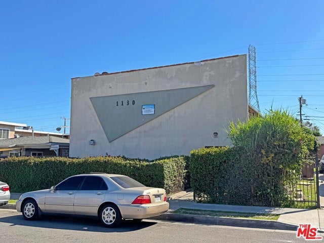1130 W 97th Street, Los Angeles