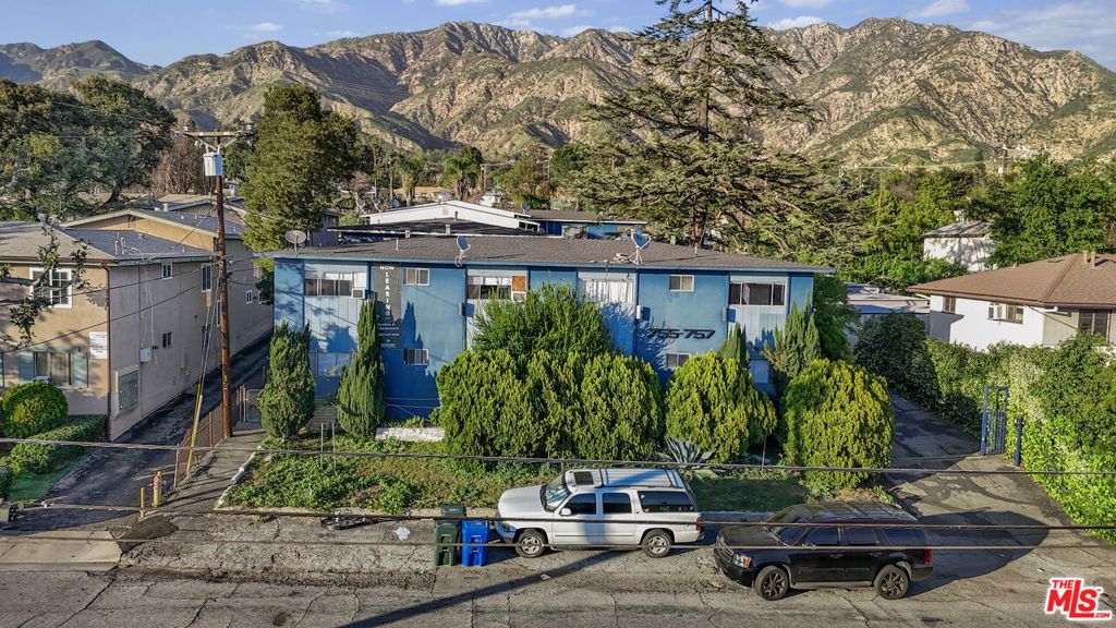 755 E Pine Street, Altadena