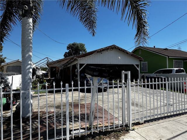 8820 Beach, Los Angeles