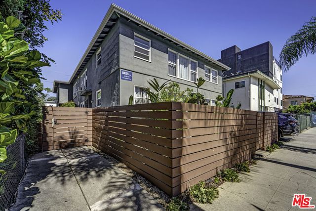 6127 Romaine Street, Los Angeles