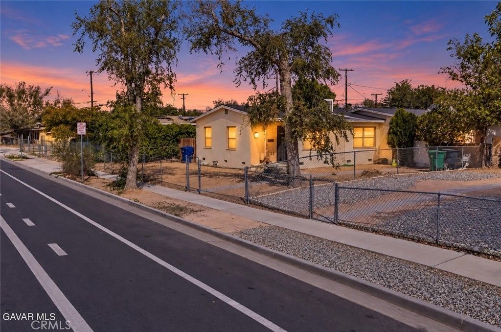 45348 10th W, Lancaster