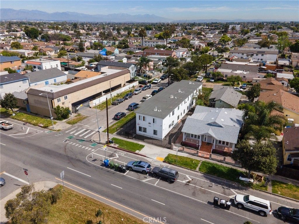 10500 S Broadway, Los Angeles
