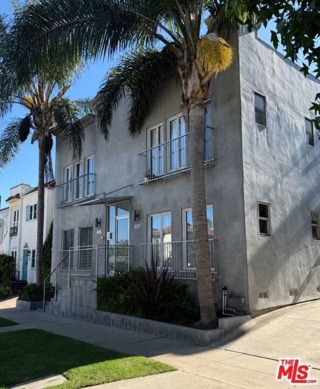 635 N Windsor Boulevard, Los Angeles