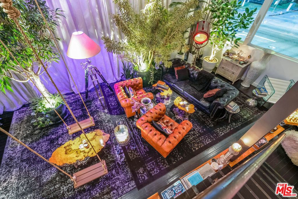 2513 Lincoln Boulevard, Venice