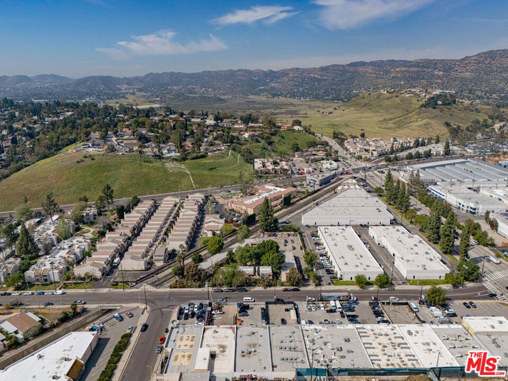 9015 Owensmouth Avenue, Canoga Park