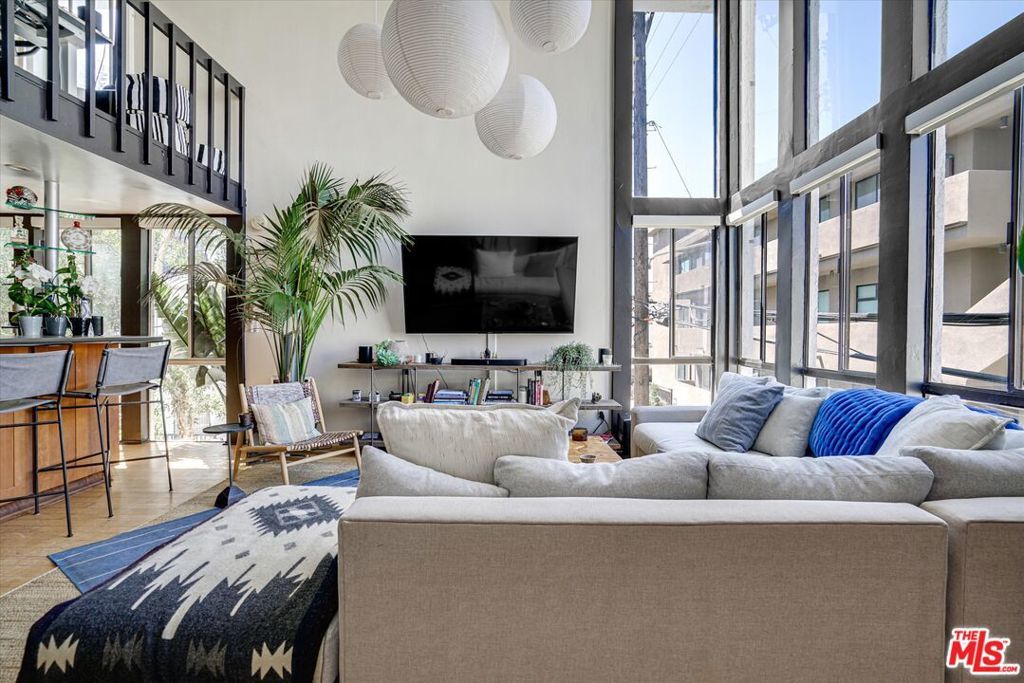 Photo of Listing #26695459