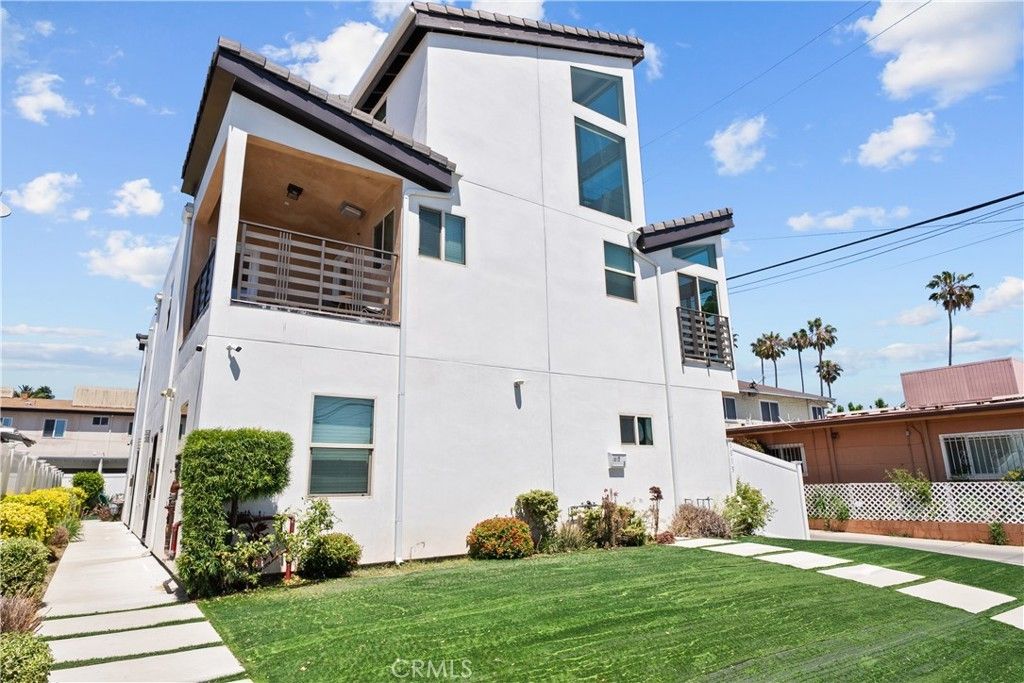 1013 E La Palma, Inglewood