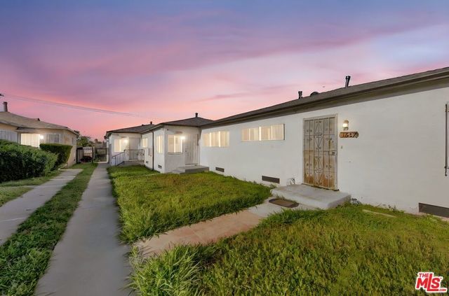 1525 W 105th Street, Los Angeles