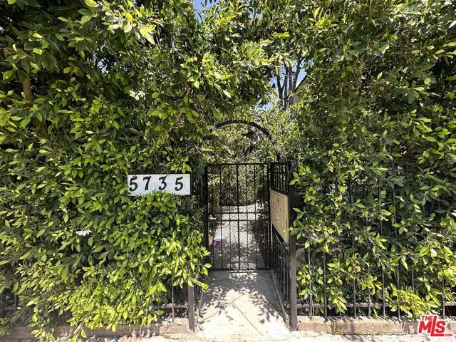 5735 Camerford Avenue, Los Angeles