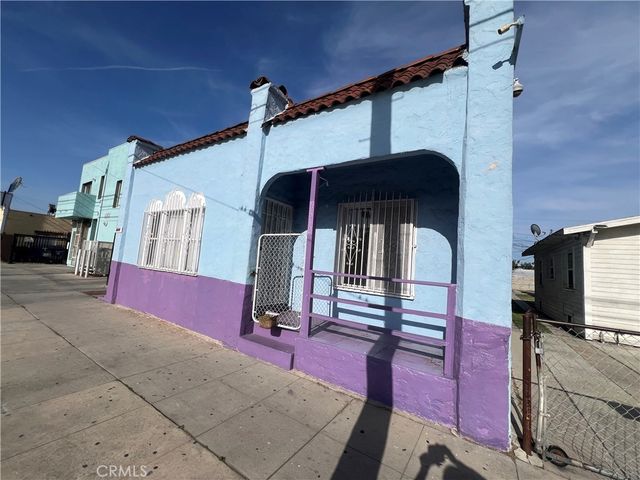 6812 S Hoover, Los Angeles