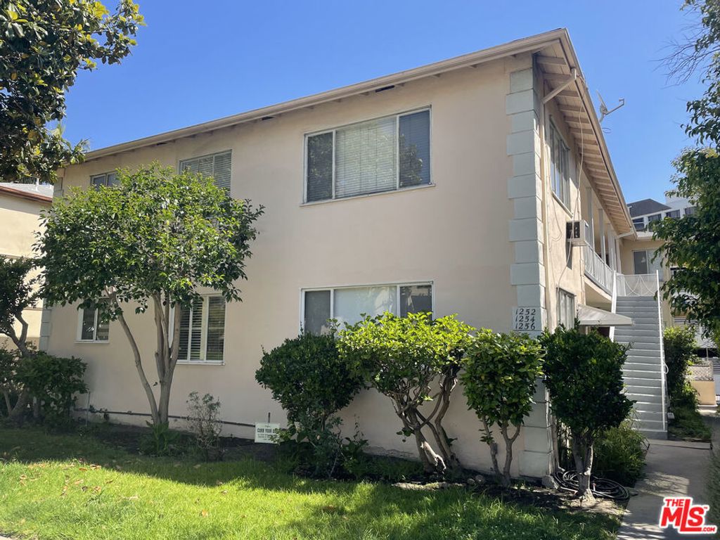 1252 Smithwood Drive, Los Angeles