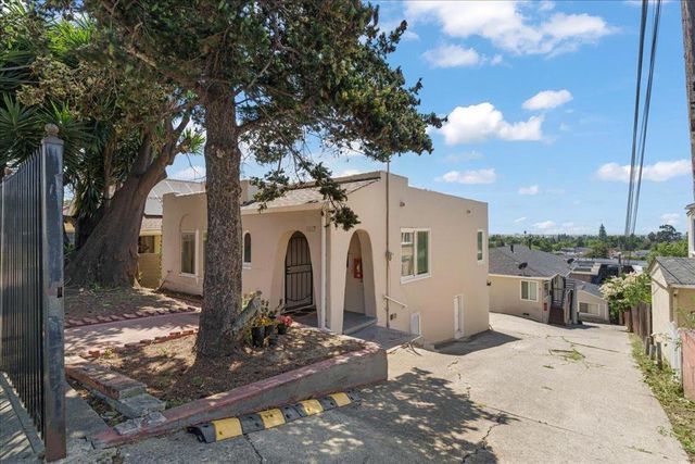 8117 Ney Avenue, Oakland