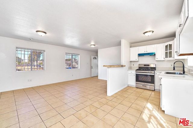 10800 S San Pedro Street, Los Angeles
