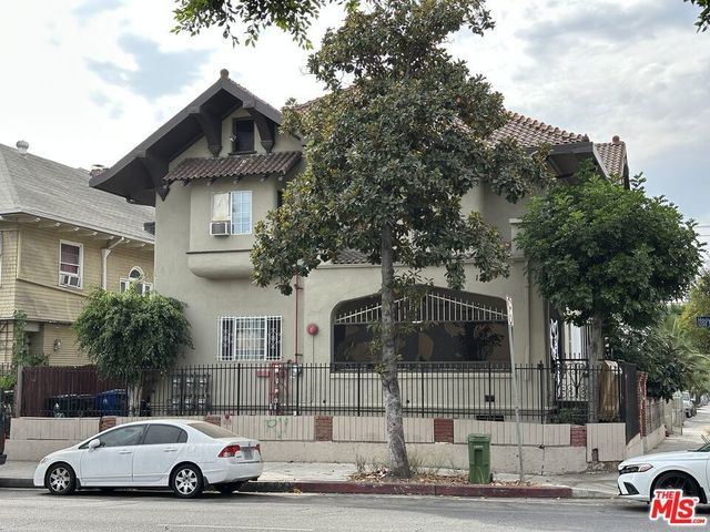 2300 W 12th Street, Los Angeles