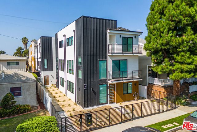 1815 Barry Avenue, Los Angeles