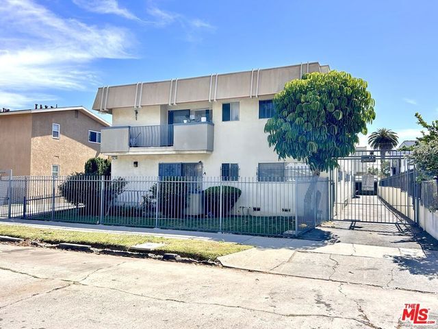 6214 S Victoria Avenue, Los Angeles