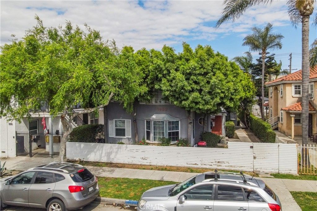 1952 Pine, Long Beach