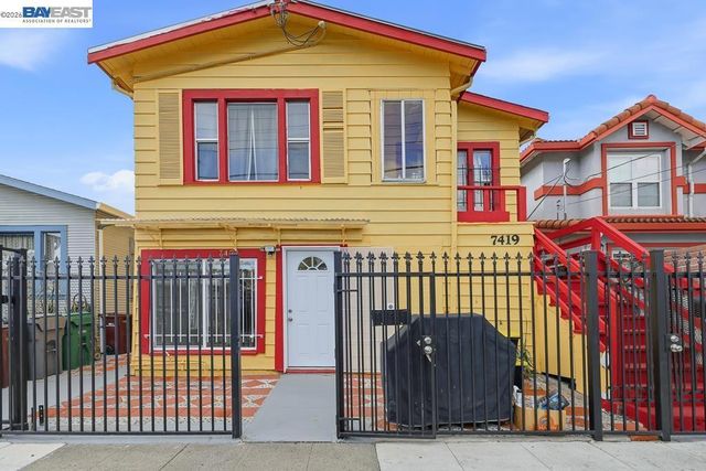7419 7421 Hillside St, Oakland