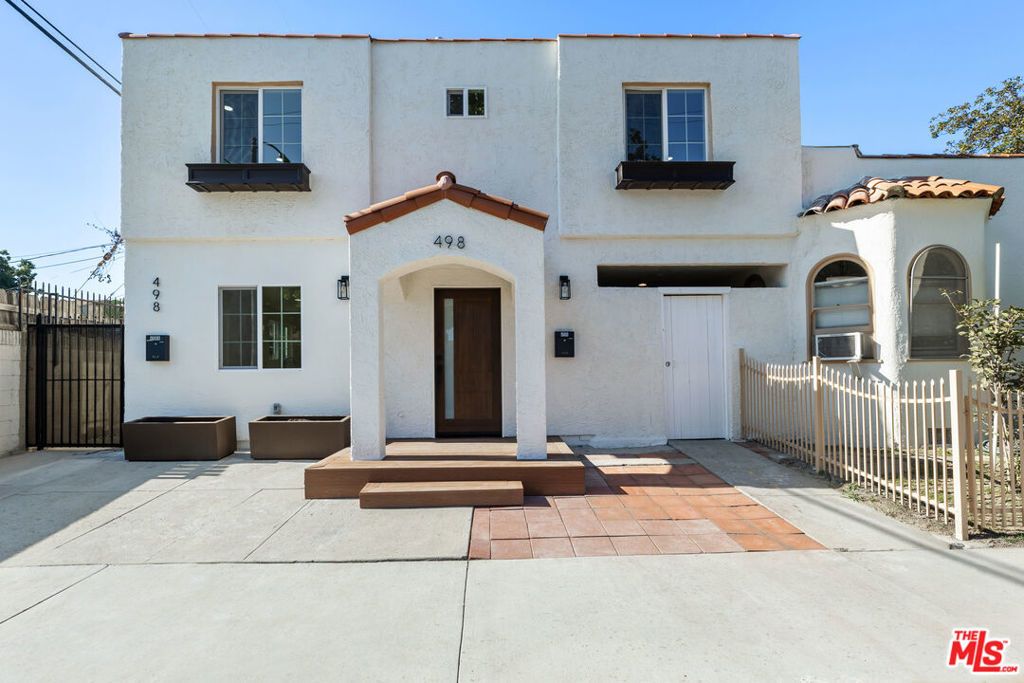 496 E 52nd Street, Long Beach