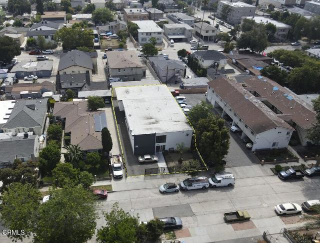 6722 Troost Avenue, Los Angeles