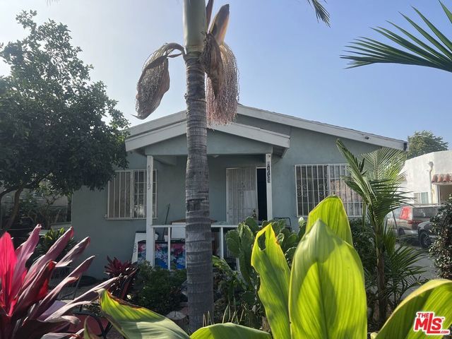 8111 S Main Street, Los Angeles