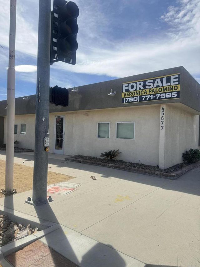 45667 Oasis Street, Indio