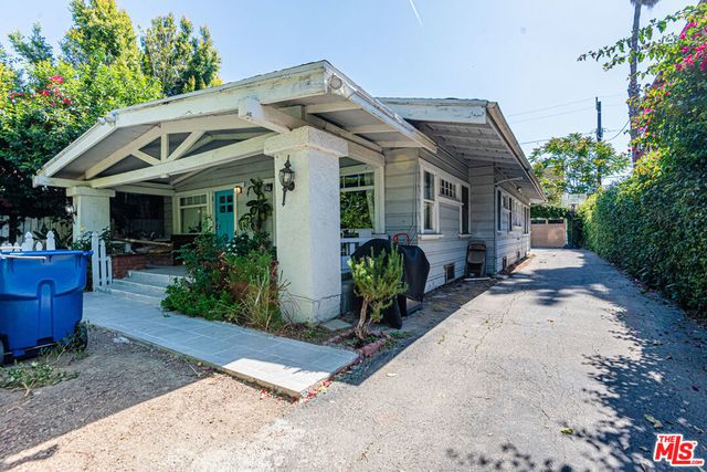 1130 N Beachwood Drive, Los Angeles